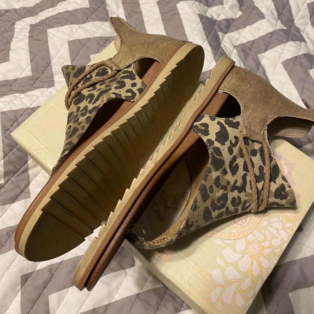 Very G - Leopard Sparta Sandals - Picture 7 of 8